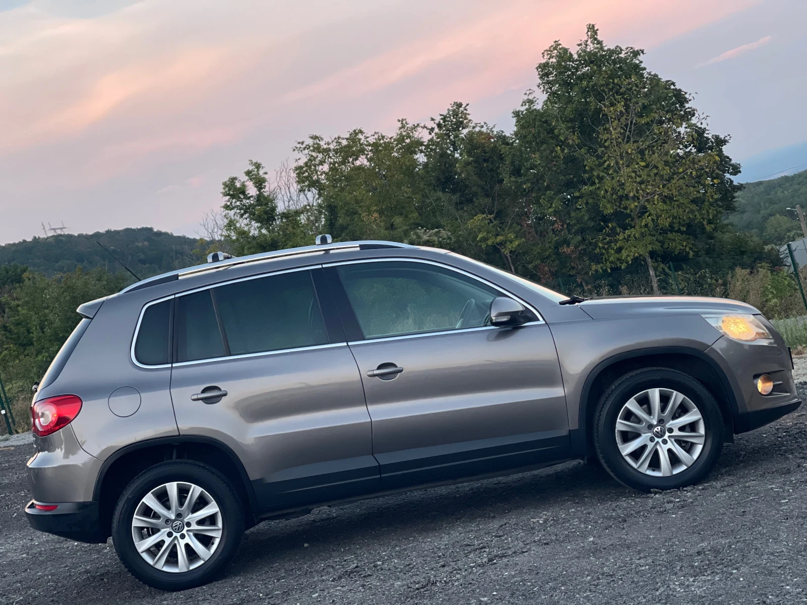 VW Tiguan 2.0/140 4х4 DINAIDIO КОЖА, снимка 5 - Автомобили и джипове - 55842248