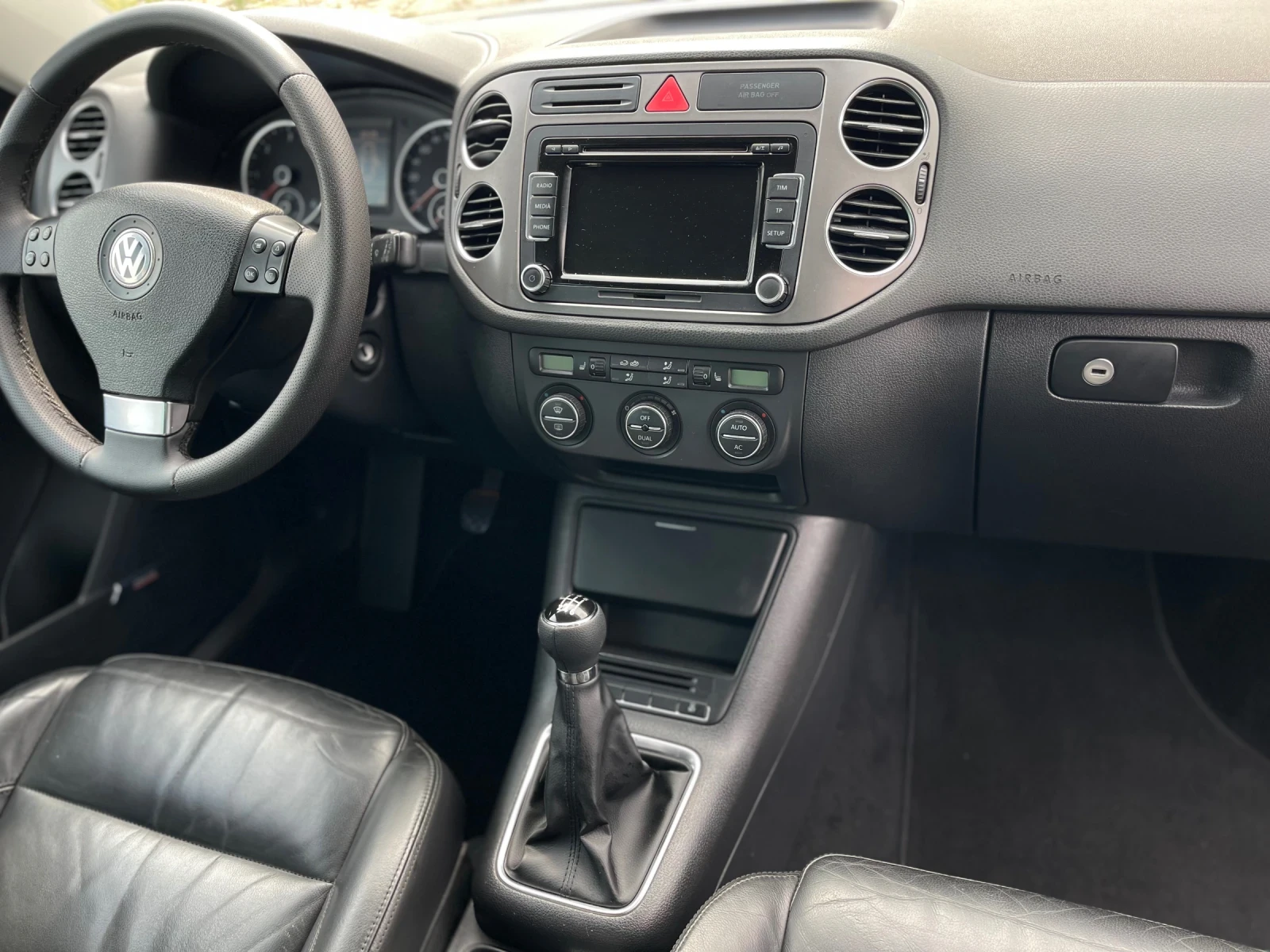 VW Tiguan 2.0/140 4х4 DINAIDIO КОЖА, снимка 10 - Автомобили и джипове - 55842248