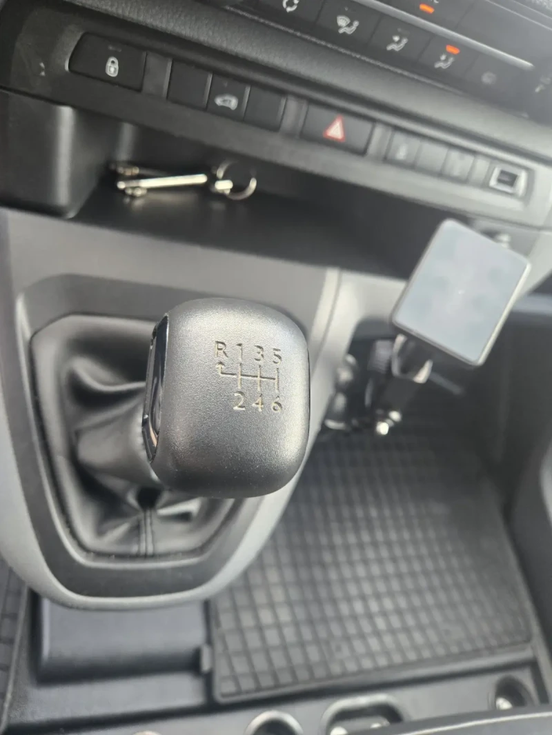 Opel Vivaro, снимка 6 - Бусове и автобуси - 50275008