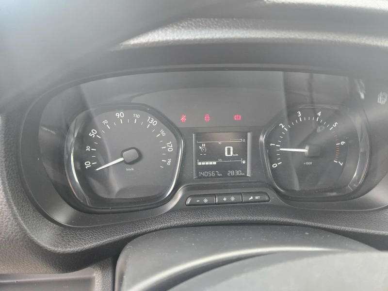 Opel Vivaro, снимка 8 - Бусове и автобуси - 50275008