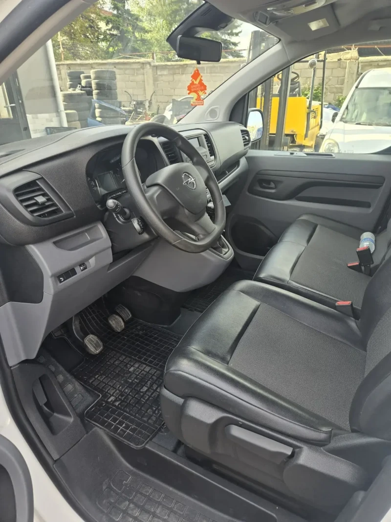 Opel Vivaro, снимка 7 - Бусове и автобуси - 50275008