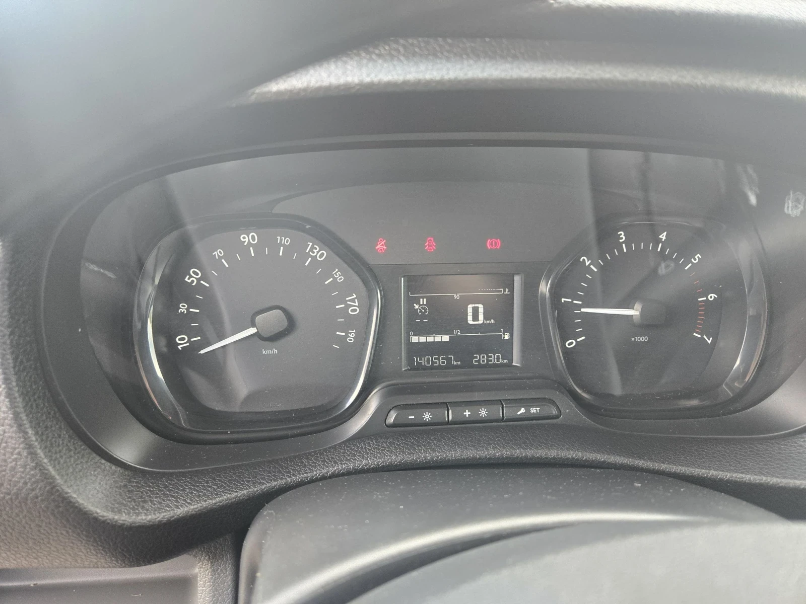Opel Vivaro  - изображение 8