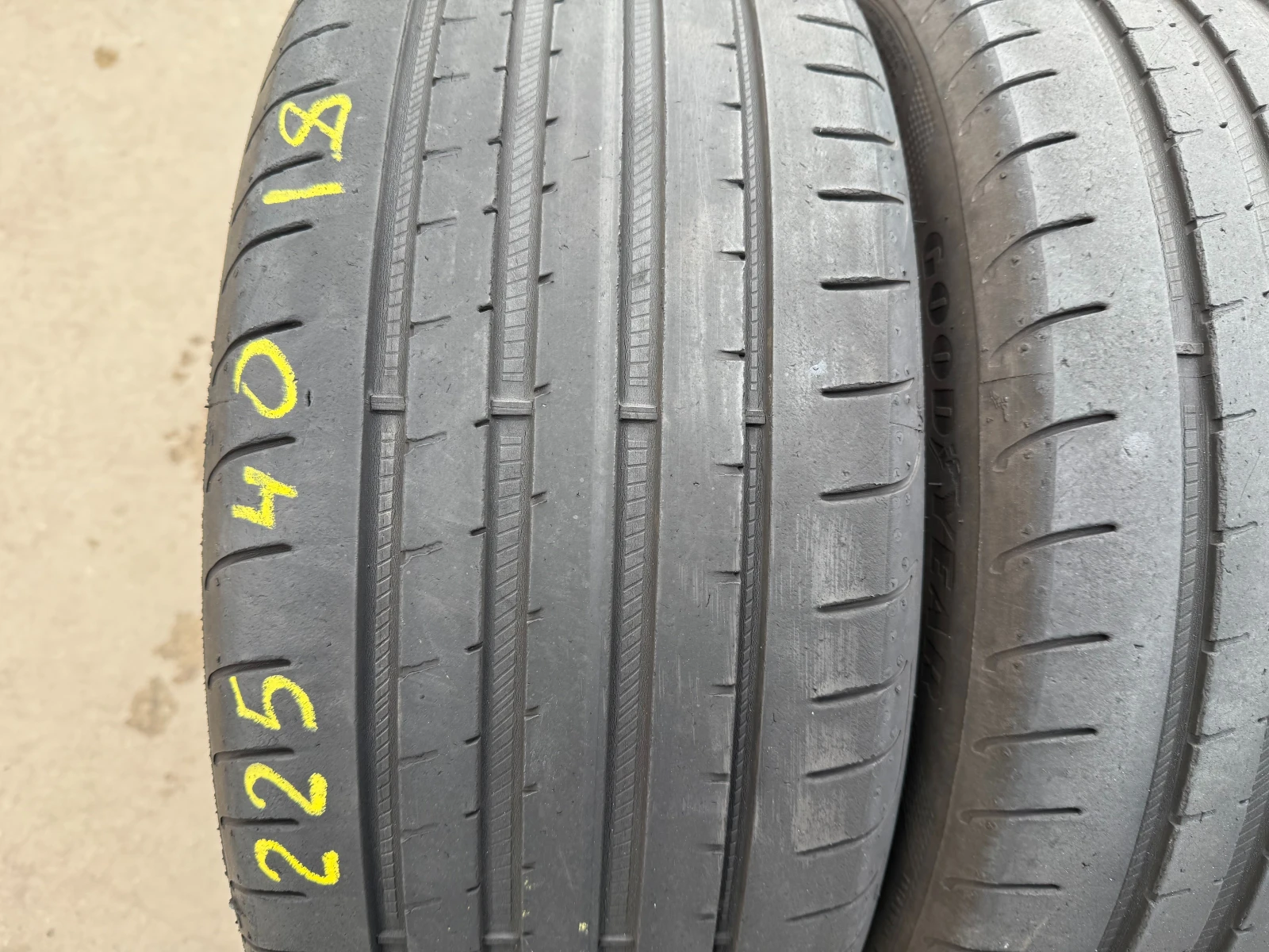 Гуми Летни 225/40R18, снимка 2 - Гуми и джанти - 53932222