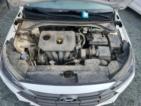 Hyundai Elantra * Manual Essential * CARFAX * , снимка 17