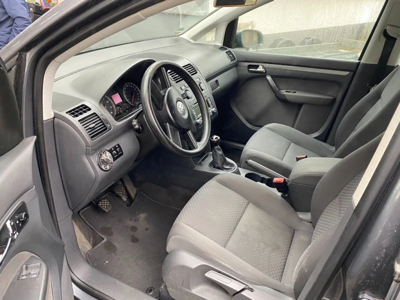 VW Touran 1.6, снимка 10 - Автомобили и джипове - 47529500