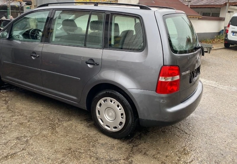 VW Touran 1.6, снимка 2 - Автомобили и джипове - 47529500