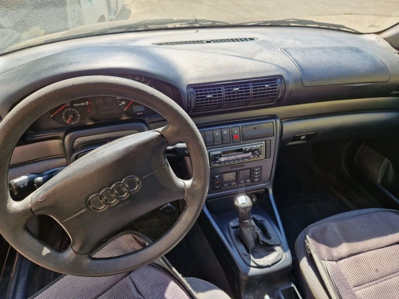 Audi A4 1.8 i, снимка 8 - Автомобили и джипове - 46009724