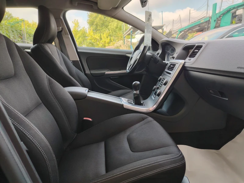 Volvo V60 1.6 HDI FACELIFT, снимка 5 - Автомобили и джипове - 51694819