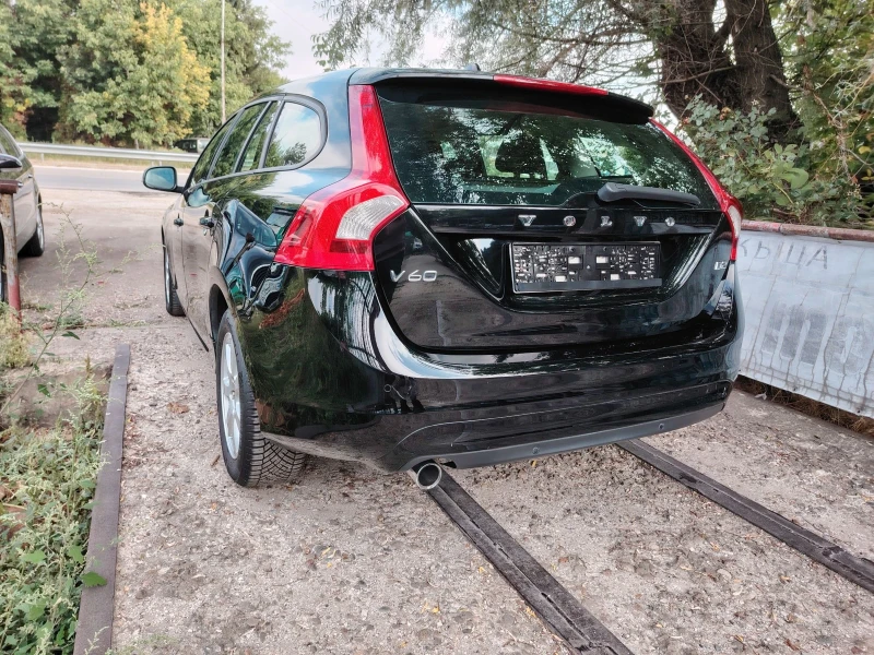 Volvo V60 1.6 HDI FACELIFT, снимка 2 - Автомобили и джипове - 51694819