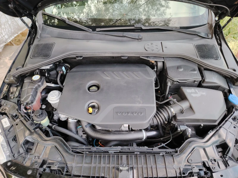 Volvo V60 1.6 HDI FACELIFT, снимка 17 - Автомобили и джипове - 51694819