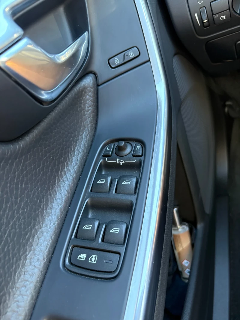 Volvo V60 D2 DrivE Summum, снимка 12 - Автомобили и джипове - 52598664