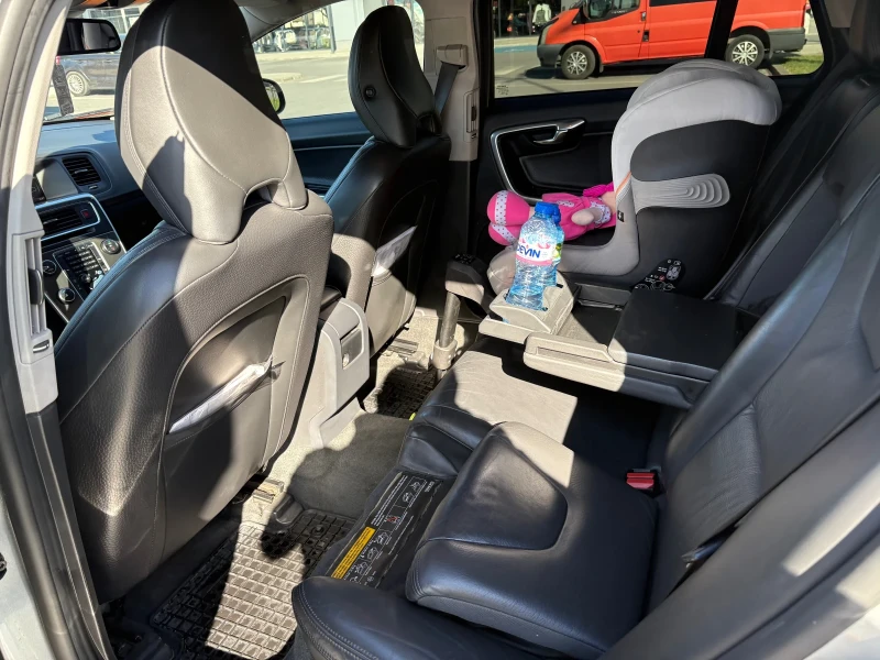 Volvo V60 D2 DrivE Summum, снимка 5 - Автомобили и джипове - 52598664