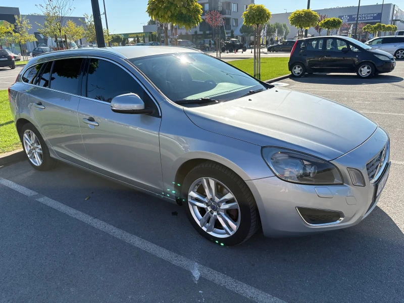 Volvo V60 D2 DrivE Summum, снимка 8 - Автомобили и джипове - 52598664