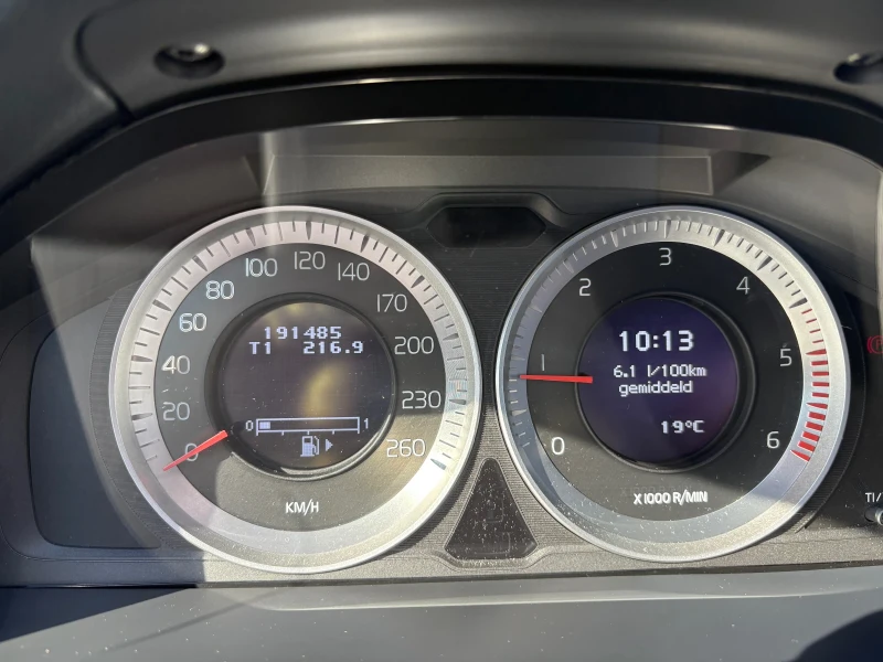 Volvo V60 D2 DrivE Summum, снимка 7 - Автомобили и джипове - 52598664