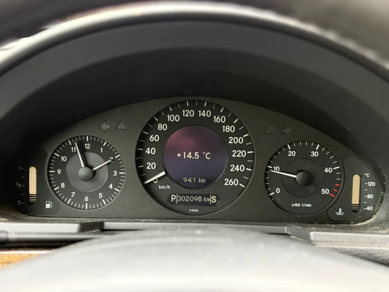 Mercedes-Benz E 220 2.2CDI 150hp , снимка 8 - Автомобили и джипове - 52540540