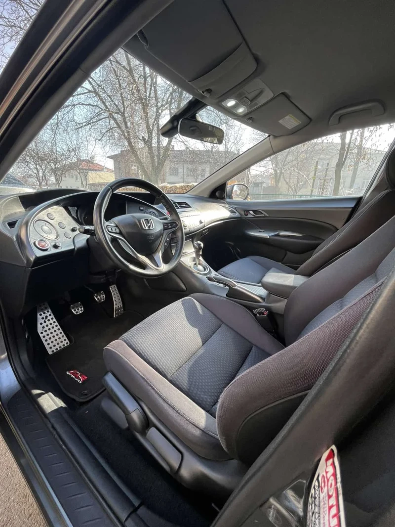 Honda Civic 1, 8vtec Facelift , снимка 4 - Автомобили и джипове - 52698592