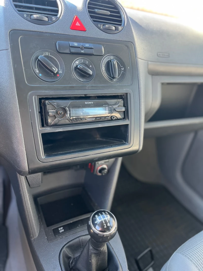 VW Caddy 2.0 бензин-метан, снимка 14 - Автомобили и джипове - 53479638