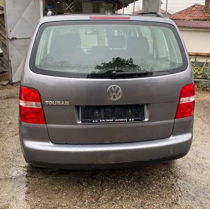 VW Touran 1.6, снимка 11 - Автомобили и джипове - 47529500