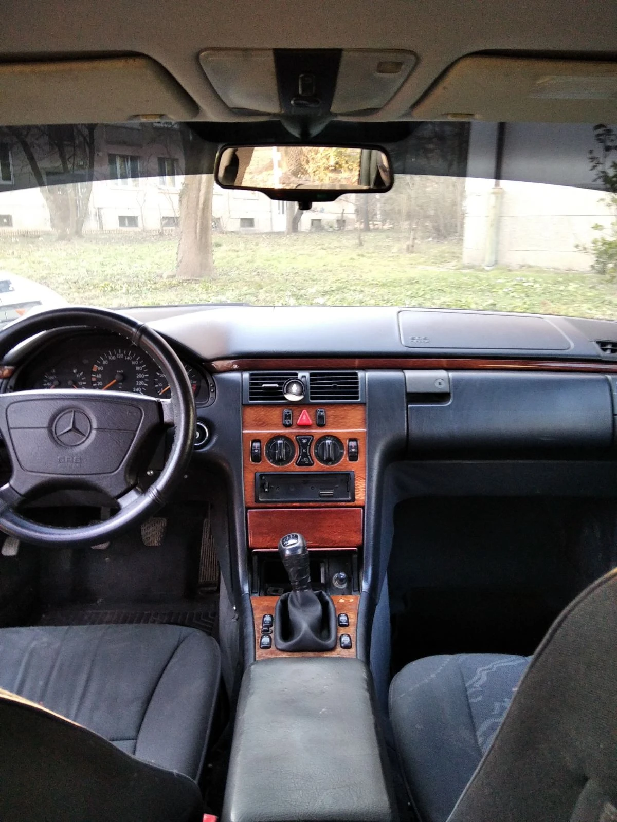 Mercedes-Benz E 200  - изображение 2