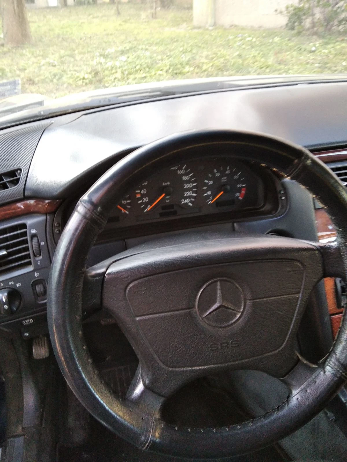 Mercedes-Benz E 200  - изображение 6