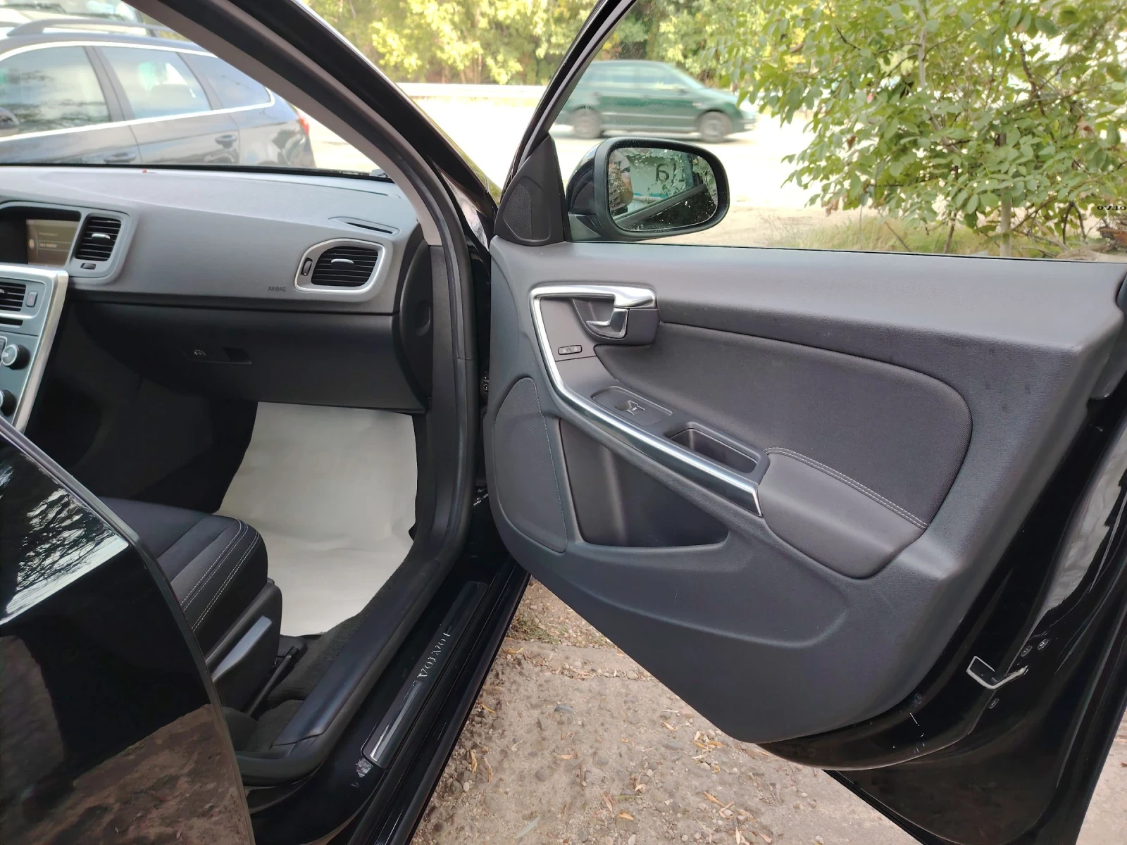 Volvo V60 1.6 HDI FASELIFT - изображение 6