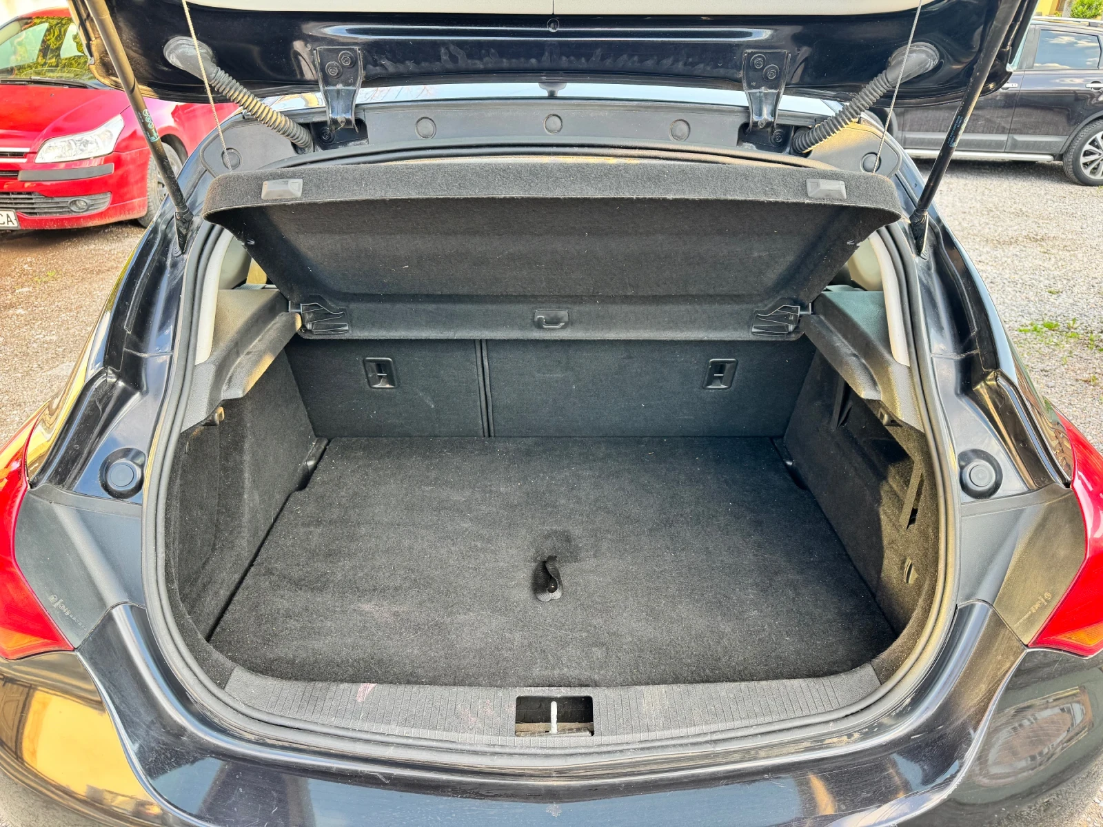 Opel Astra 1.6 Euro5, снимка 11 - Автомобили и джипове - 54296868