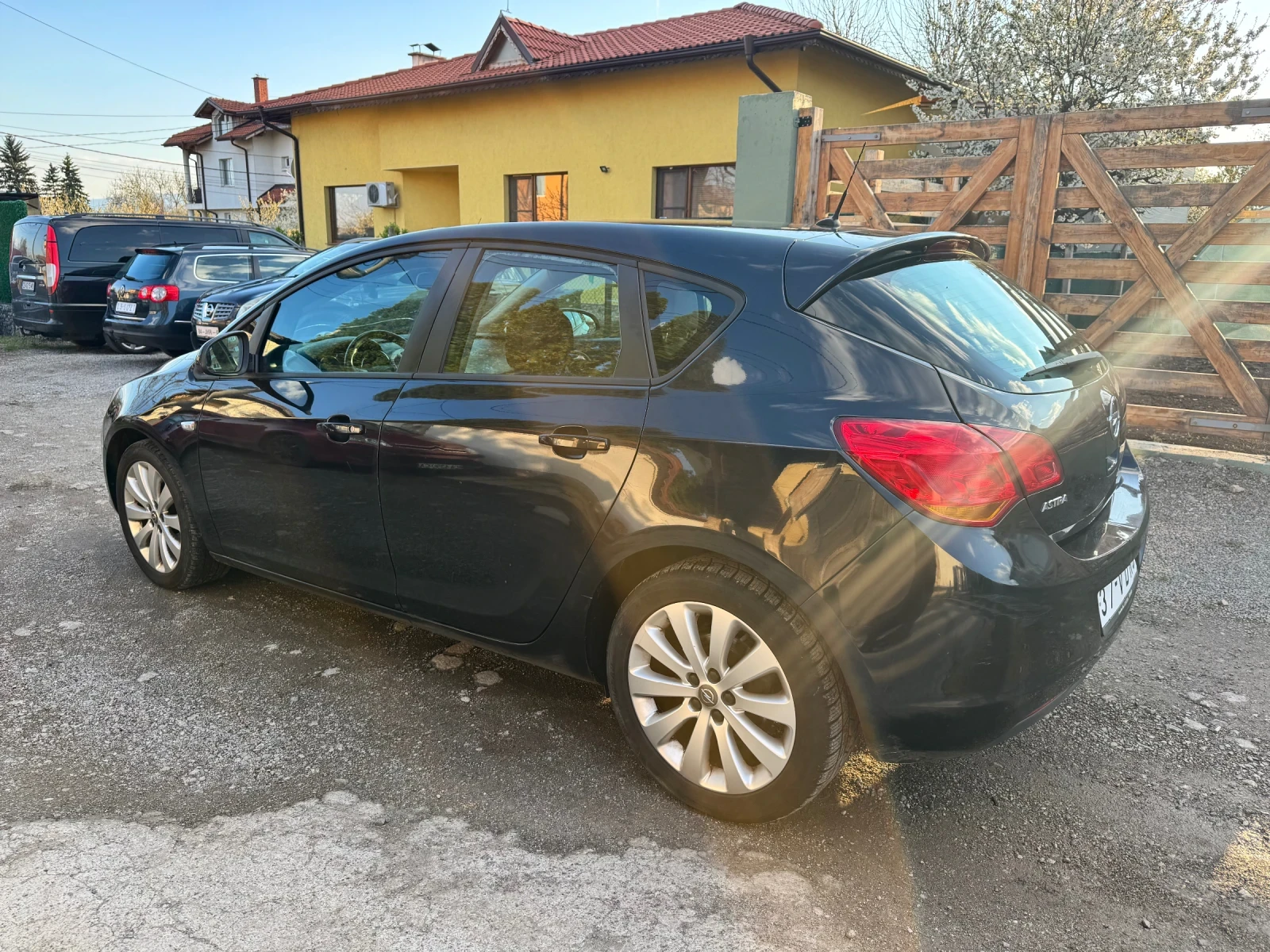 Opel Astra 1.6 Euro5, снимка 4 - Автомобили и джипове - 54296868