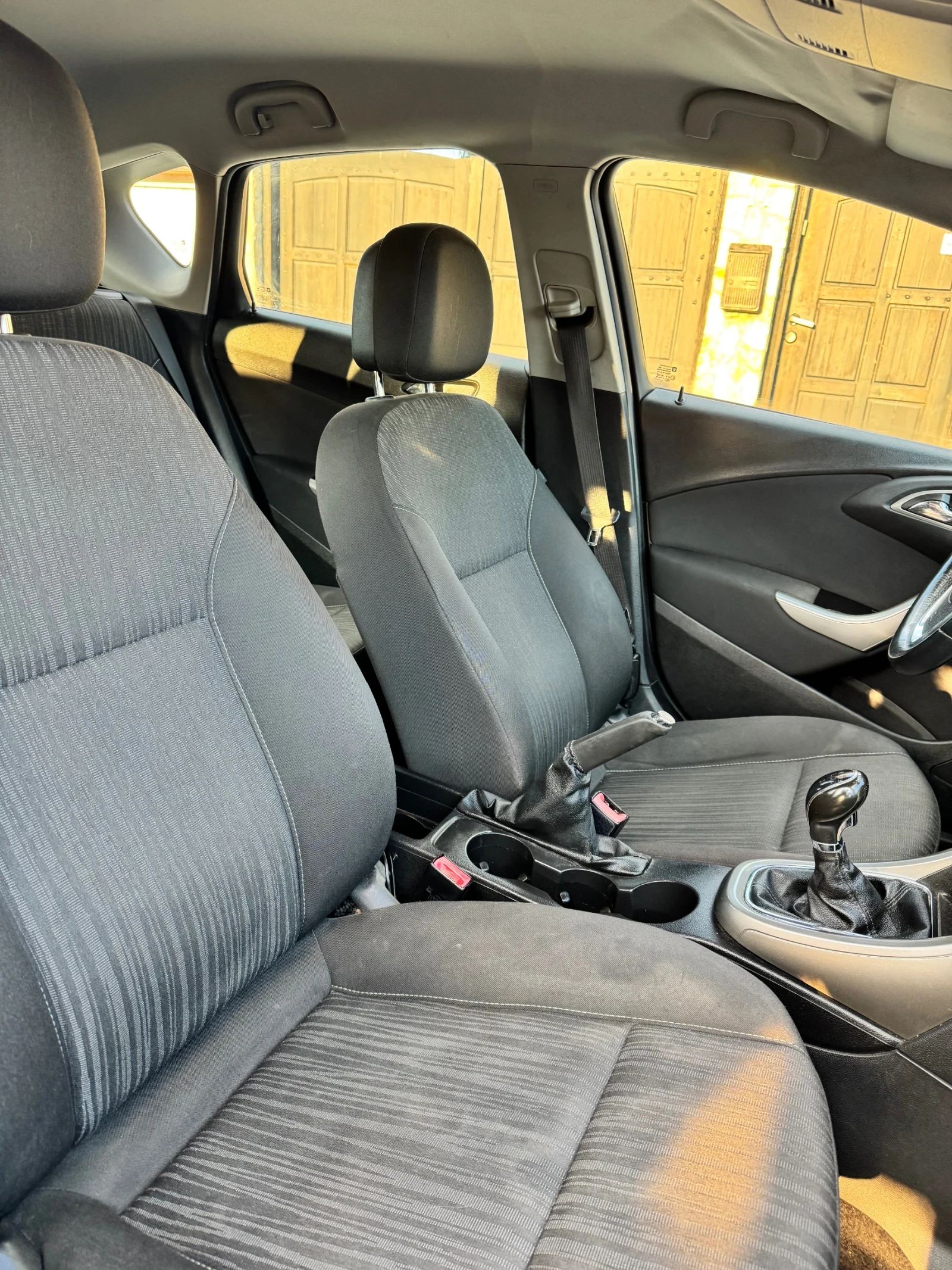 Opel Astra 1.6 Euro5, снимка 8 - Автомобили и джипове - 54296868