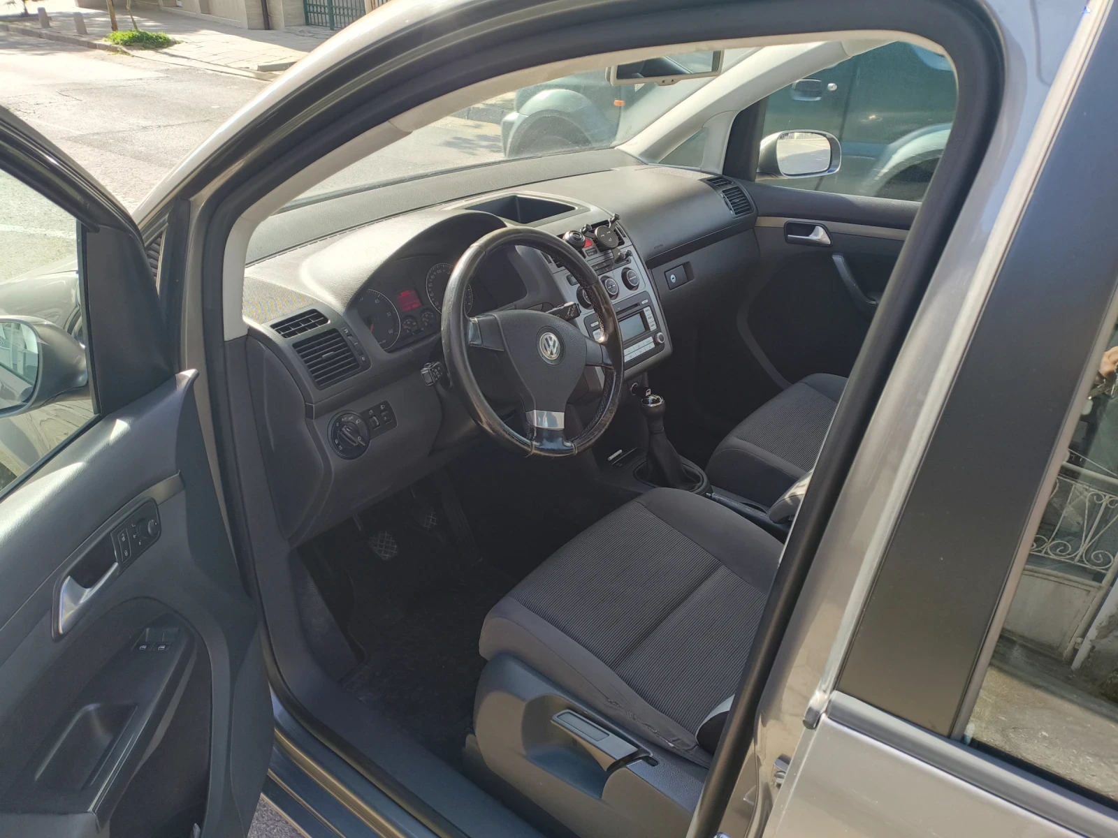 VW Touran 1.9  tdi, снимка 5 - Автомобили и джипове - 54478627