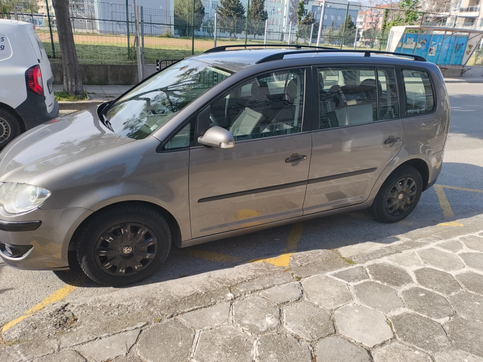 VW Touran 1.9  tdi, снимка 2 - Автомобили и джипове - 54478627