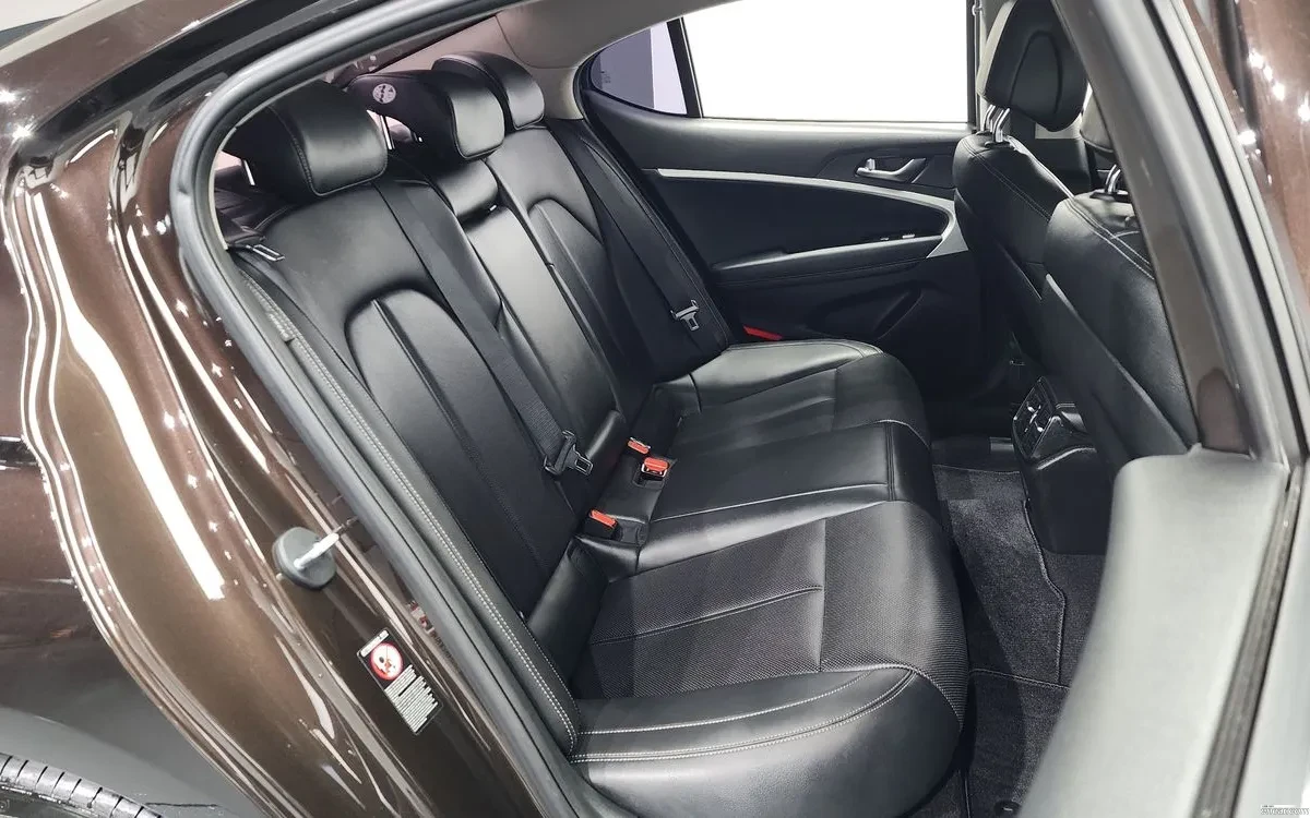 Genesis G70 2.0T #ПЪЛНО ОБОРУДBАНЕ#, снимка 10 - Автомобили и джипове - 54930450