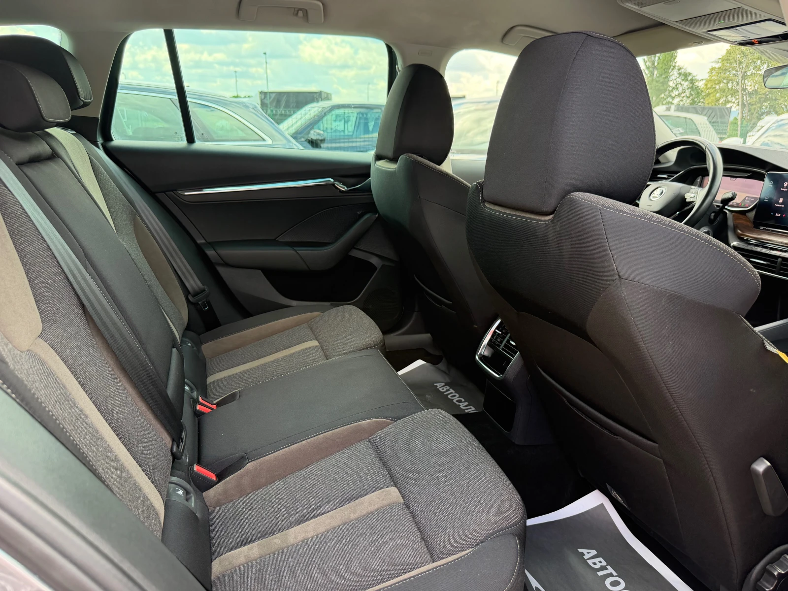 Skoda Octavia SCOUT 2.0TDI 4x4 DIGITAL DIST FULL LED DSG , снимка 12 - Автомобили и джипове - 55281058