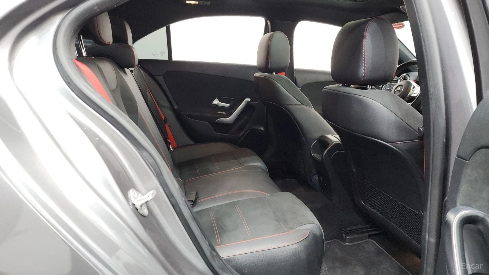 Mercedes-Benz A 35 AMG* 4MATIC* КОЖА* ПОДГРЕВ* ПАНО* КАМЕРА* , снимка 11 - Автомобили и джипове - 55449777