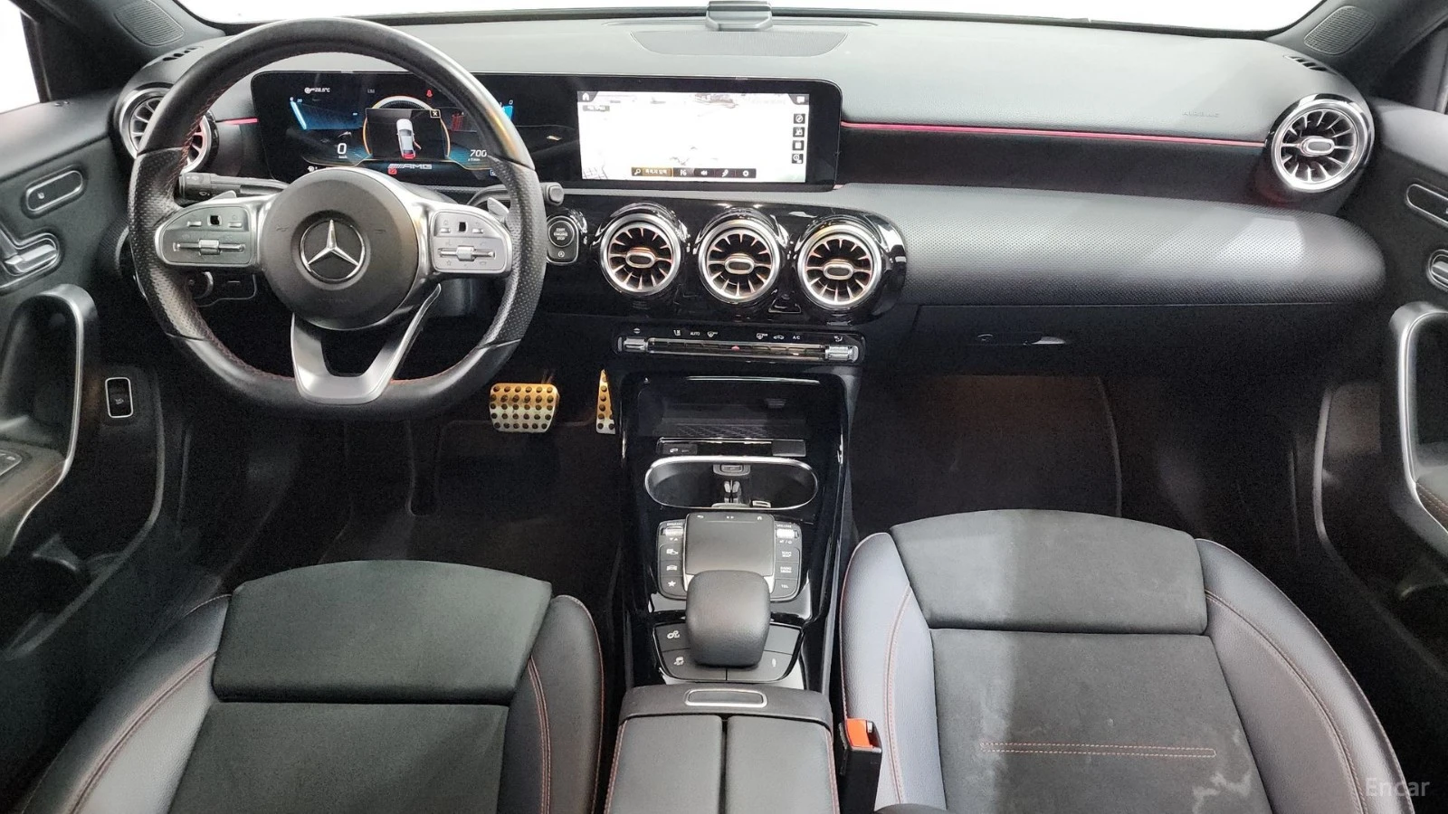 Mercedes-Benz A 35 AMG* 4MATIC* КОЖА* ПОДГРЕВ* ПАНО* КАМЕРА* , снимка 7 - Автомобили и джипове - 55449777