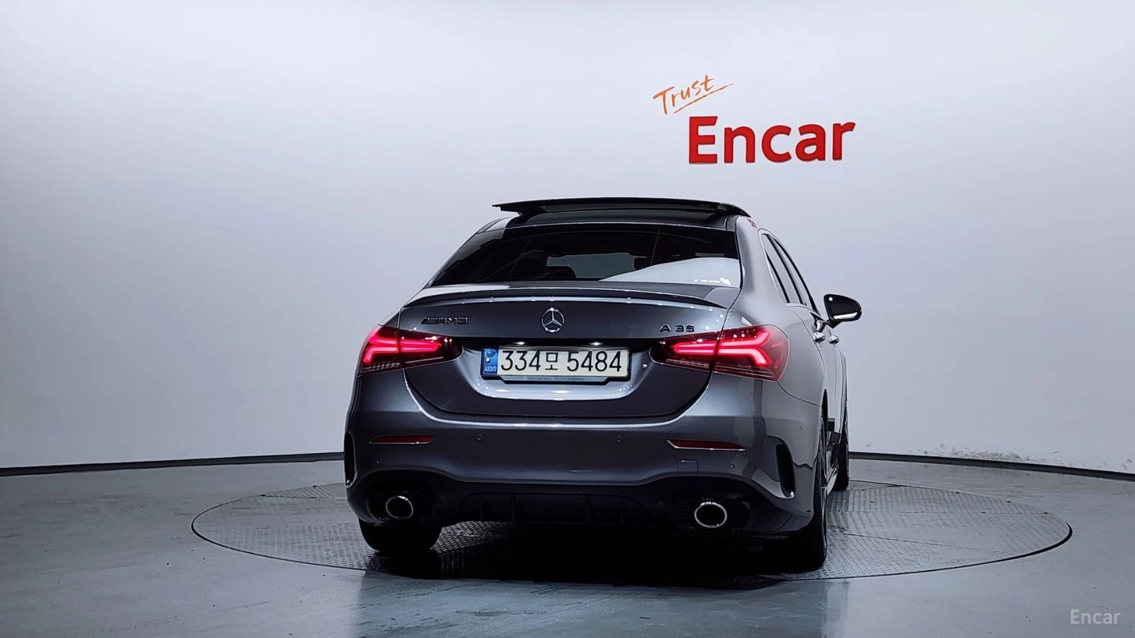Mercedes-Benz A 35 AMG* 4MATIC* КОЖА* ПОДГРЕВ* ПАНО* КАМЕРА* , снимка 4 - Автомобили и джипове - 55449777