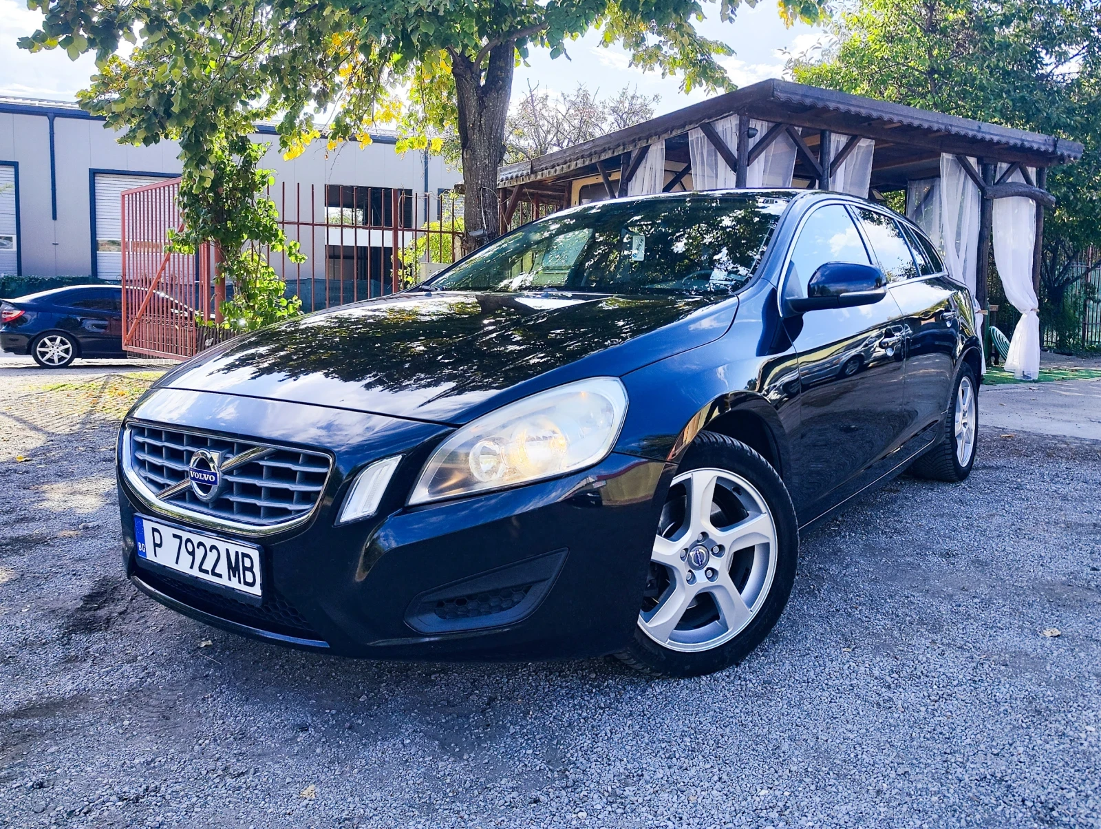 Volvo V60 D4 163 Auto, снимка 2 - Автомобили и джипове - 56378759