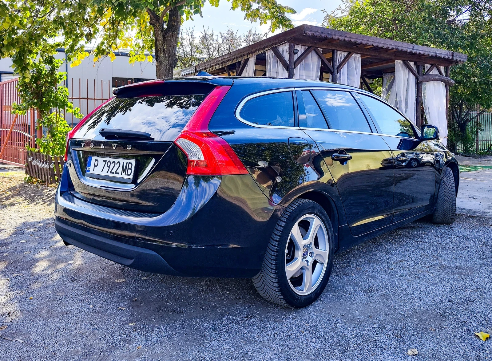 Volvo V60 D4 163 Auto, снимка 3 - Автомобили и джипове - 56378759