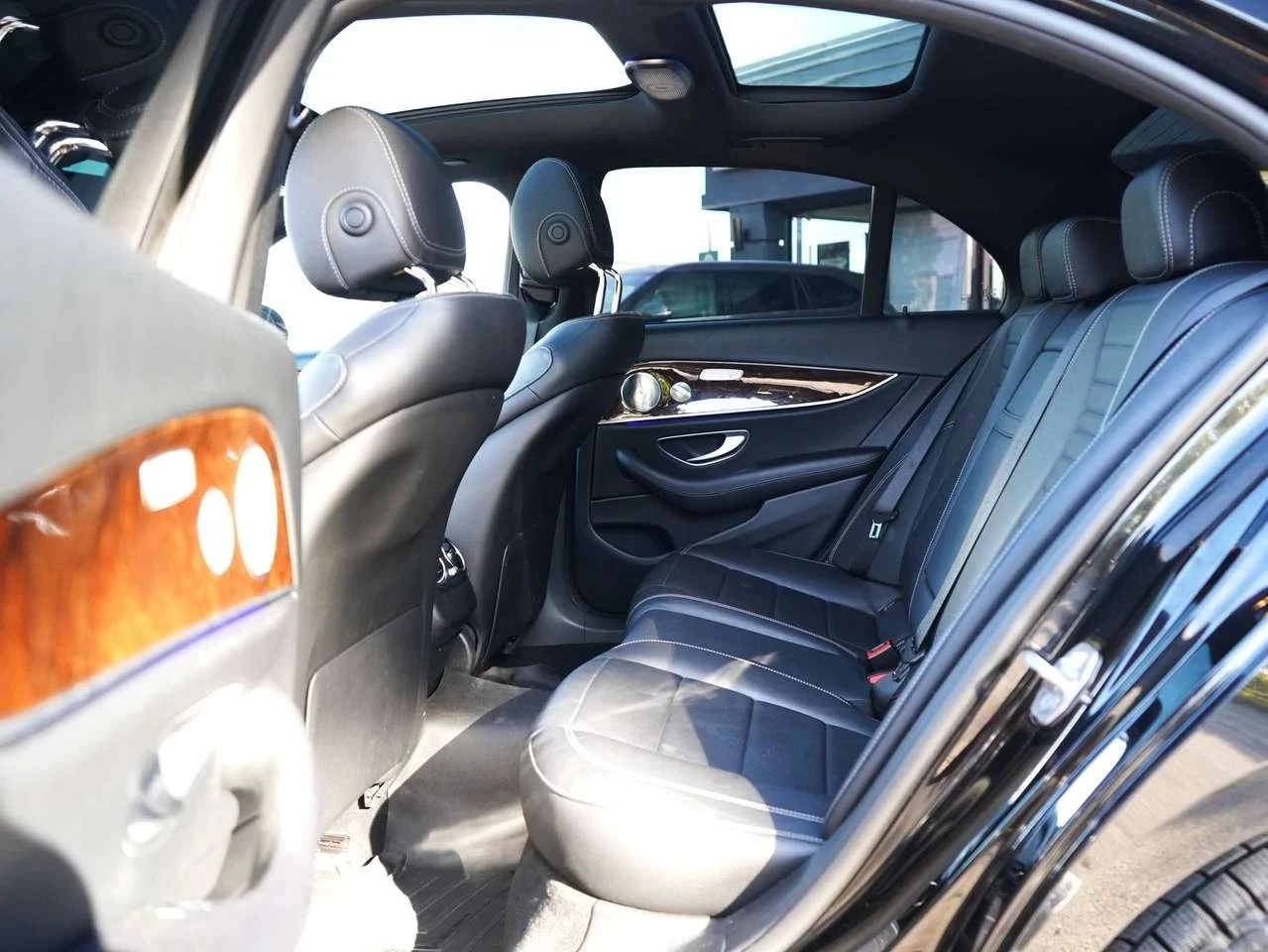 Mercedes-Benz E 400, снимка 13 - Автомобили и джипове - 56727089