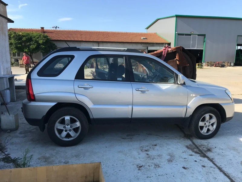 Kia Sportage, снимка 8 - Автомобили и джипове - 47833493