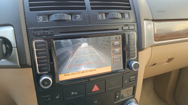 VW Touareg V6 3.0 TDI, снимка 16 - Автомобили и джипове - 52200877