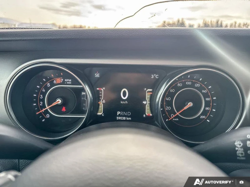 Jeep Wrangler Unlimited Sport * АвтоКредит* (ЦЕНА ДО БГ), снимка 10 - Автомобили и джипове - 53260052