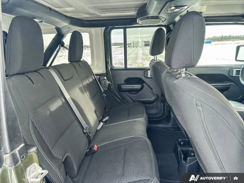 Jeep Wrangler Unlimited Sport * АвтоКредит* (ЦЕНА ДО БГ), снимка 14 - Автомобили и джипове - 53260052