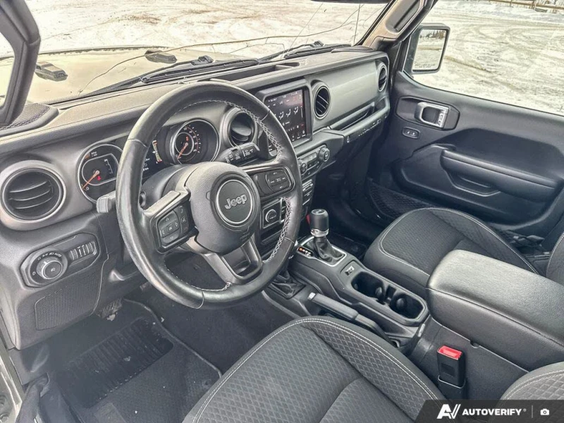 Jeep Wrangler Unlimited Sport * АвтоКредит* (ЦЕНА ДО БГ), снимка 8 - Автомобили и джипове - 53260052