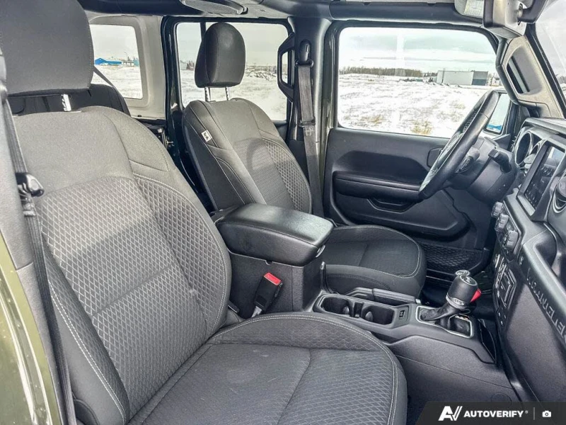 Jeep Wrangler Unlimited Sport * АвтоКредит* (ЦЕНА ДО БГ), снимка 13 - Автомобили и джипове - 53260052