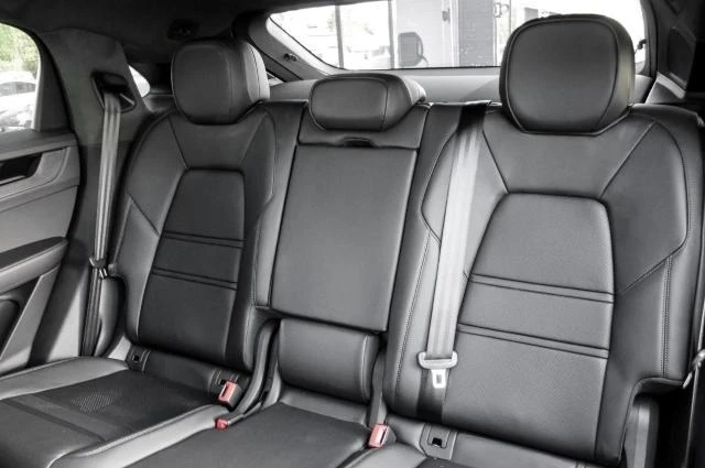 Porsche Cayenne GTS* COUPE* BOSE* PANO* DISTR* MEMORY* 360CAM* , снимка 13 - Автомобили и джипове - 50807979