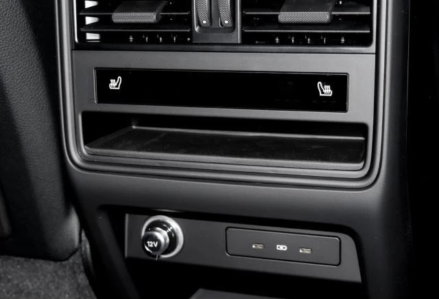 Porsche Cayenne GTS* COUPE* BOSE* PANO* DISTR* MEMORY* 360CAM* , снимка 14 - Автомобили и джипове - 50807979