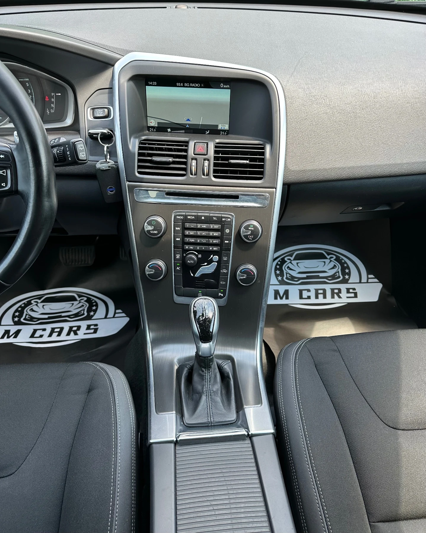 Volvo XC60 AUTOMATIC 2.0  180 ks - изображение 9