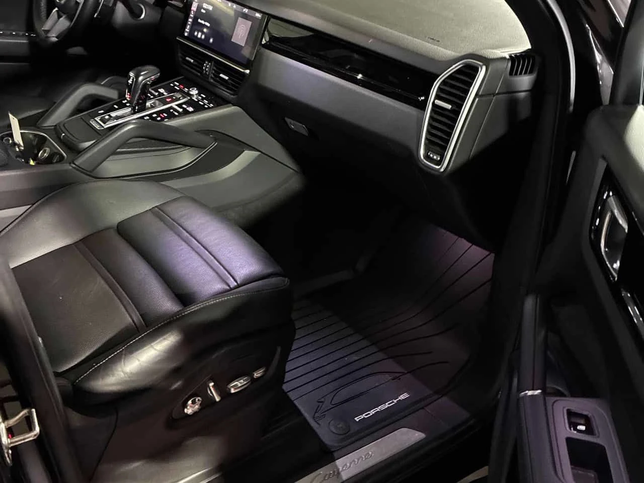 Porsche Cayenne * 360 Камери * Панорама * Bose * , снимка 15 - Автомобили и джипове - 53880670