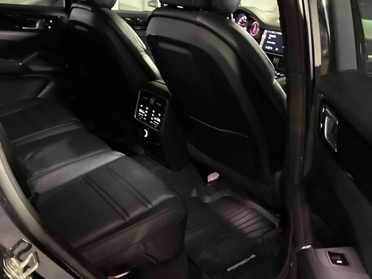 Porsche Cayenne * 360 Камери * Панорама * Bose * , снимка 14 - Автомобили и джипове - 53880670