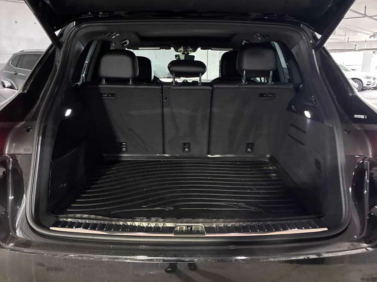 Porsche Cayenne * 360 Камери * Панорама * Bose * , снимка 13 - Автомобили и джипове - 53880670